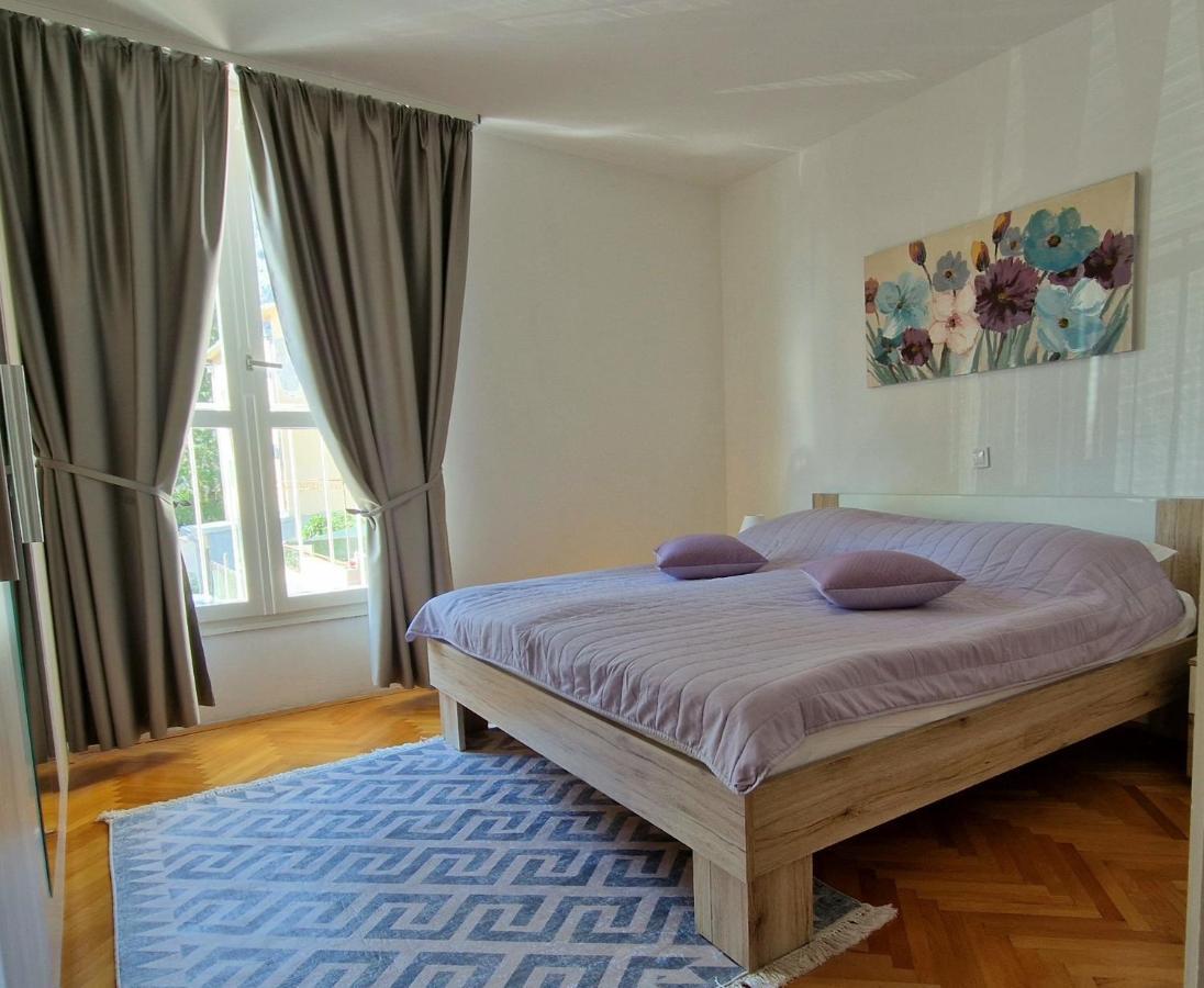 Apartment Dina Omis Bagian luar foto